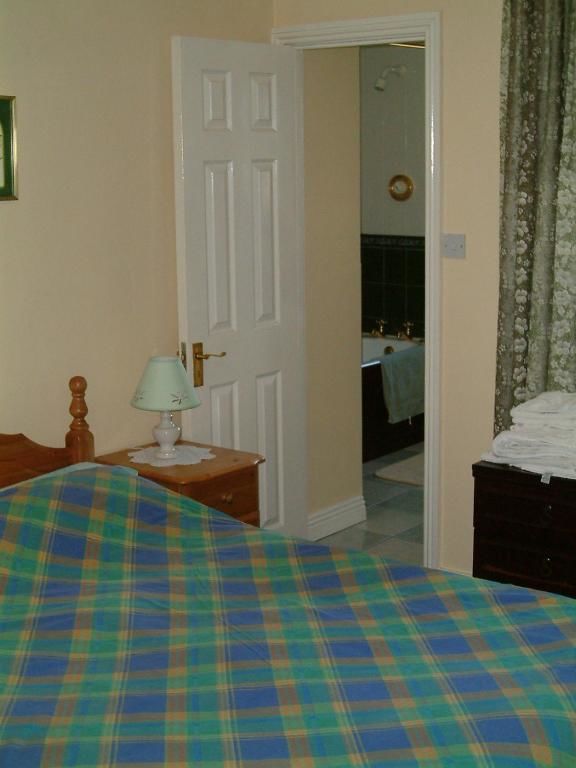 Отели типа «постель и завтрак» Claremont House Дун-Лэаре-19