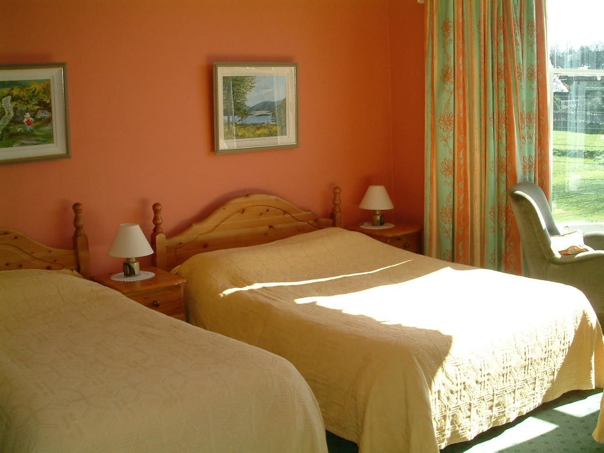 Отели типа «постель и завтрак» Claremont House Дун-Лэаре-8