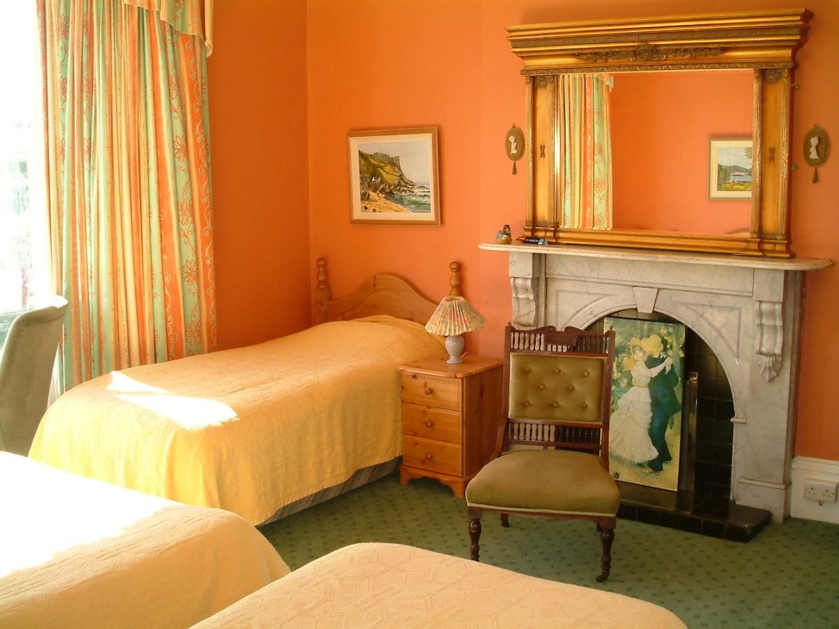 Отели типа «постель и завтрак» Claremont House Дун-Лэаре-10